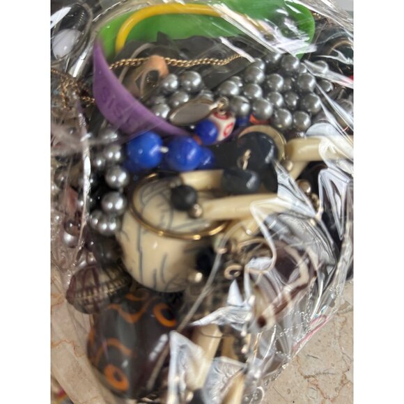 Mixed Jewelry Lot For Crafting & Repurposing  2 Lbs 12 Oz Assorted Beads Bracele - Picture 7 of 10